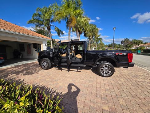 Used 2022 Ford F250 Lariat image 16