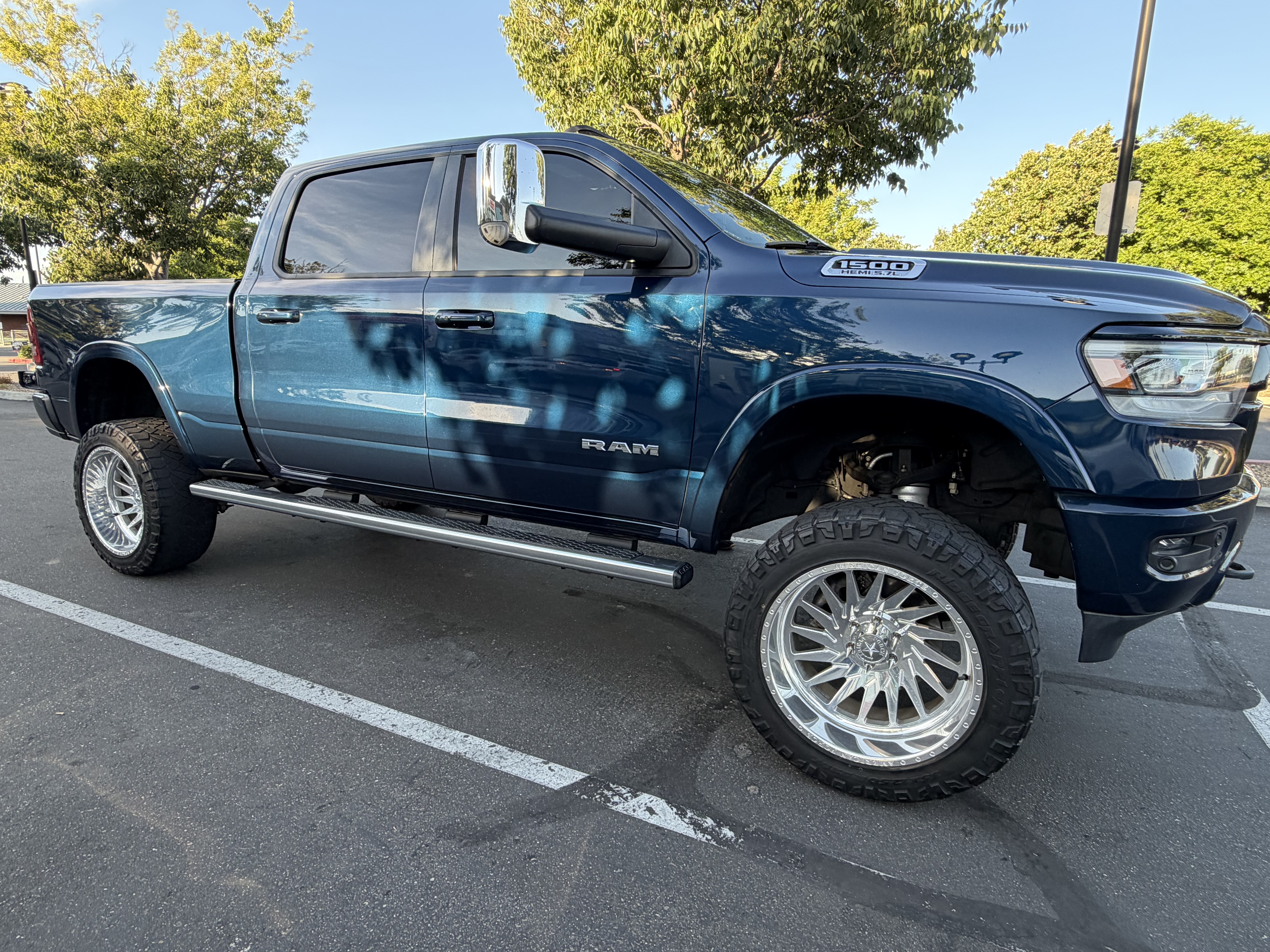 Used 2019 RAM 1500 Laramie w/ Sport Appearance Package AWD/4WD image 9
