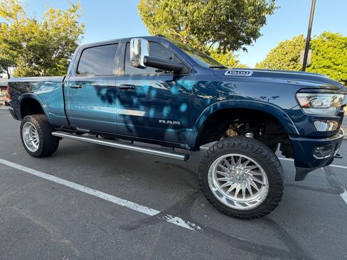 Used 2019 RAM 1500 Laramie w/ Sport Appearance Package AWD/4WD image 9