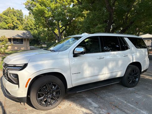 Used 2025 Chevrolet Tahoe Premier AWD/4WD image 1