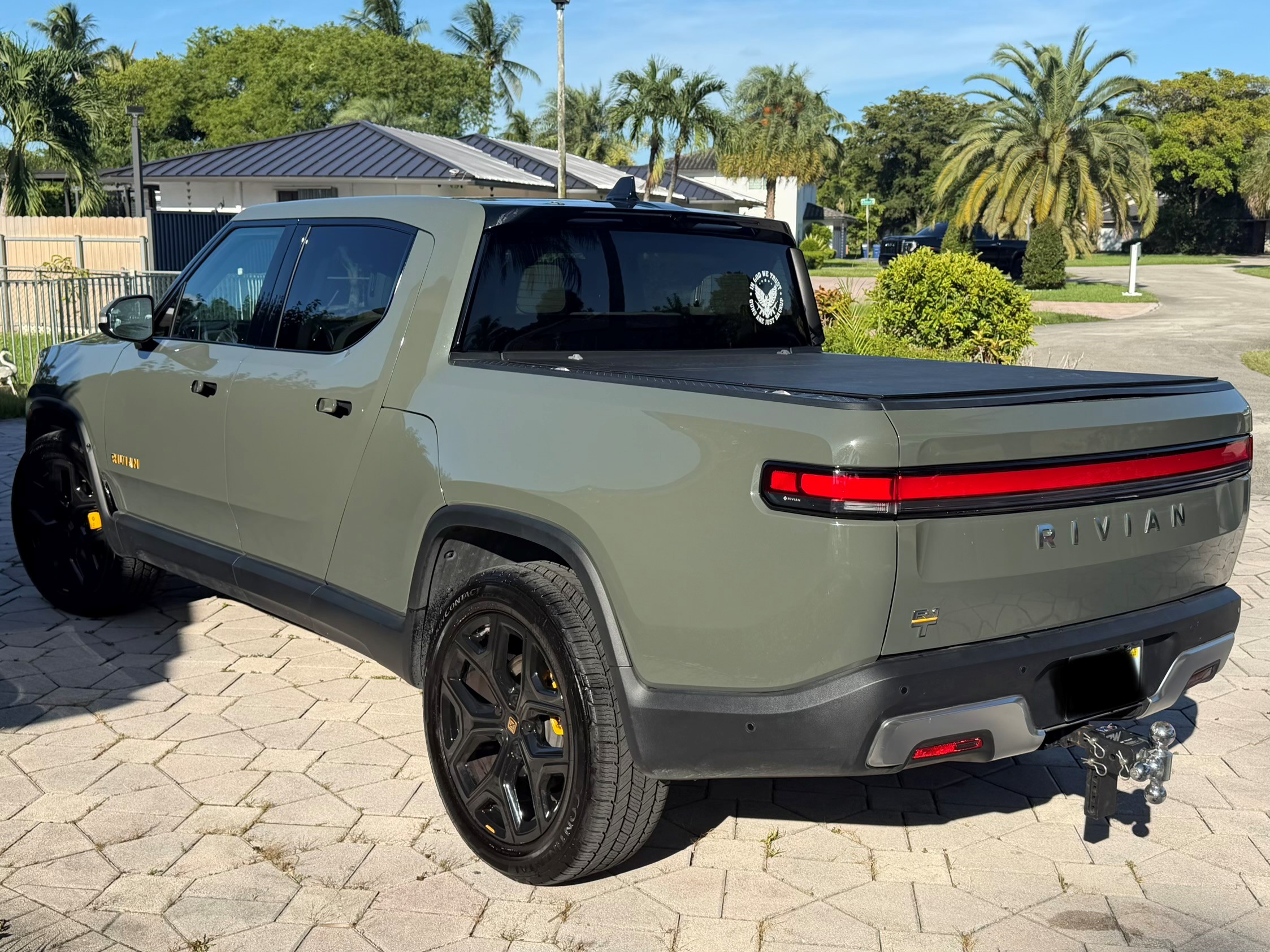 Used 2023 Rivian R1T Launch Edition AWD/4WD image 1
