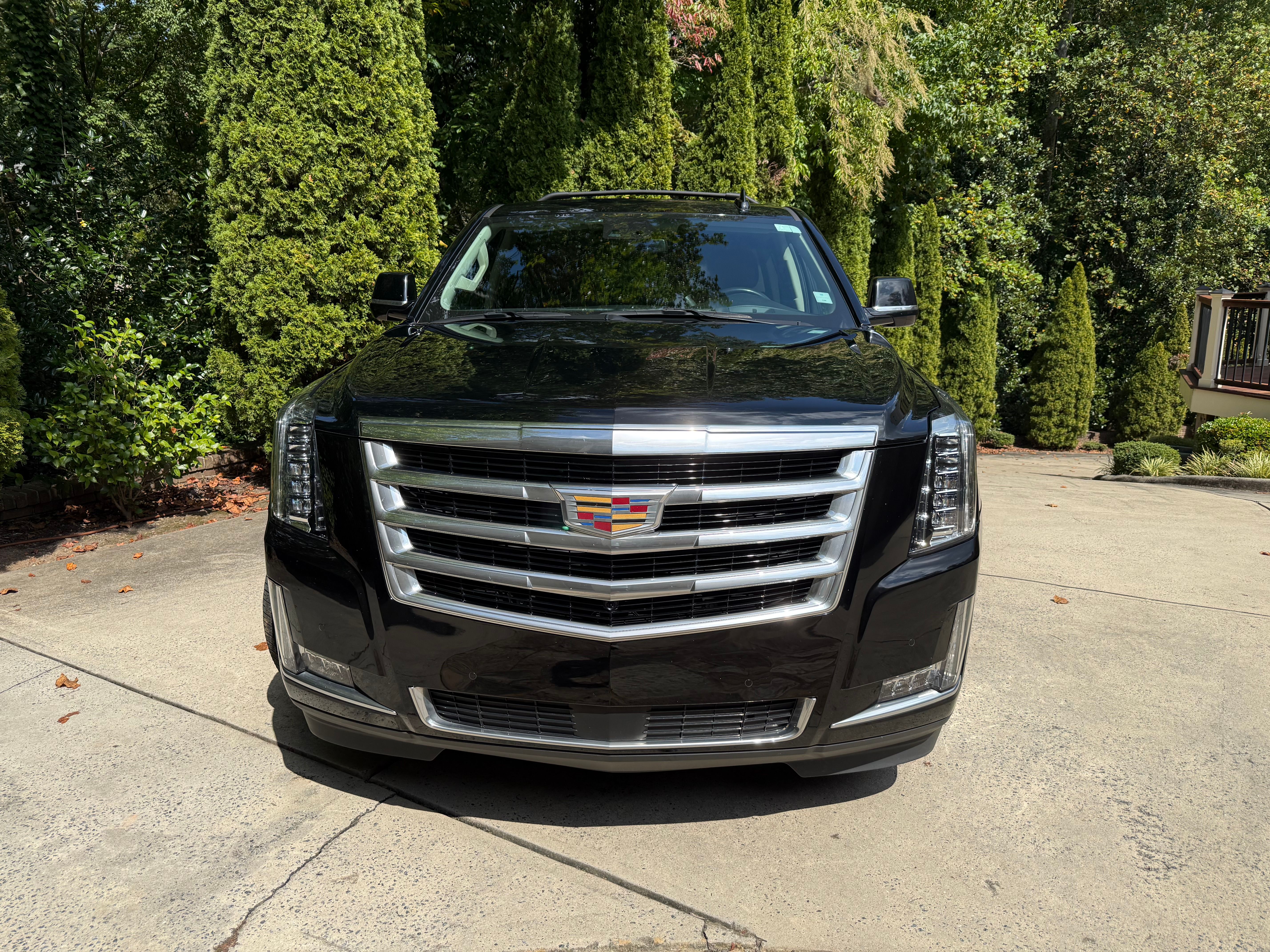 Used 2020 Cadillac Escalade Premium Luxury AWD/4WD image 6