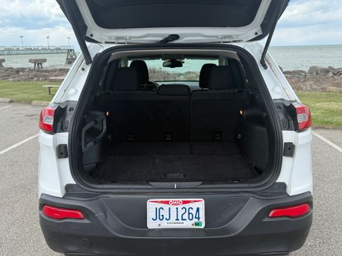 Used 2015 Jeep Cherokee Latitude w/ Comfort/Convenience Group image 12