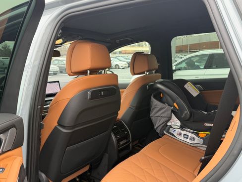Used 2025 BMW X5 xDrive50e w/ M Sport Package image 12