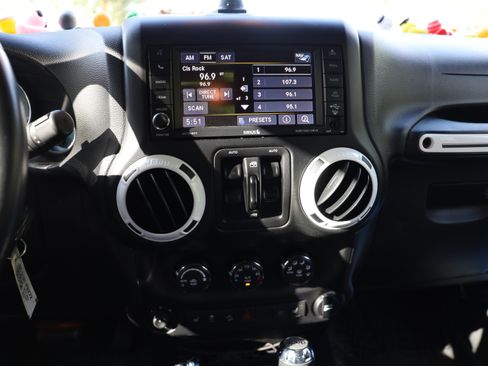 Used 2014 Jeep Wrangler Unlimited Sahara AWD/4WD image 14