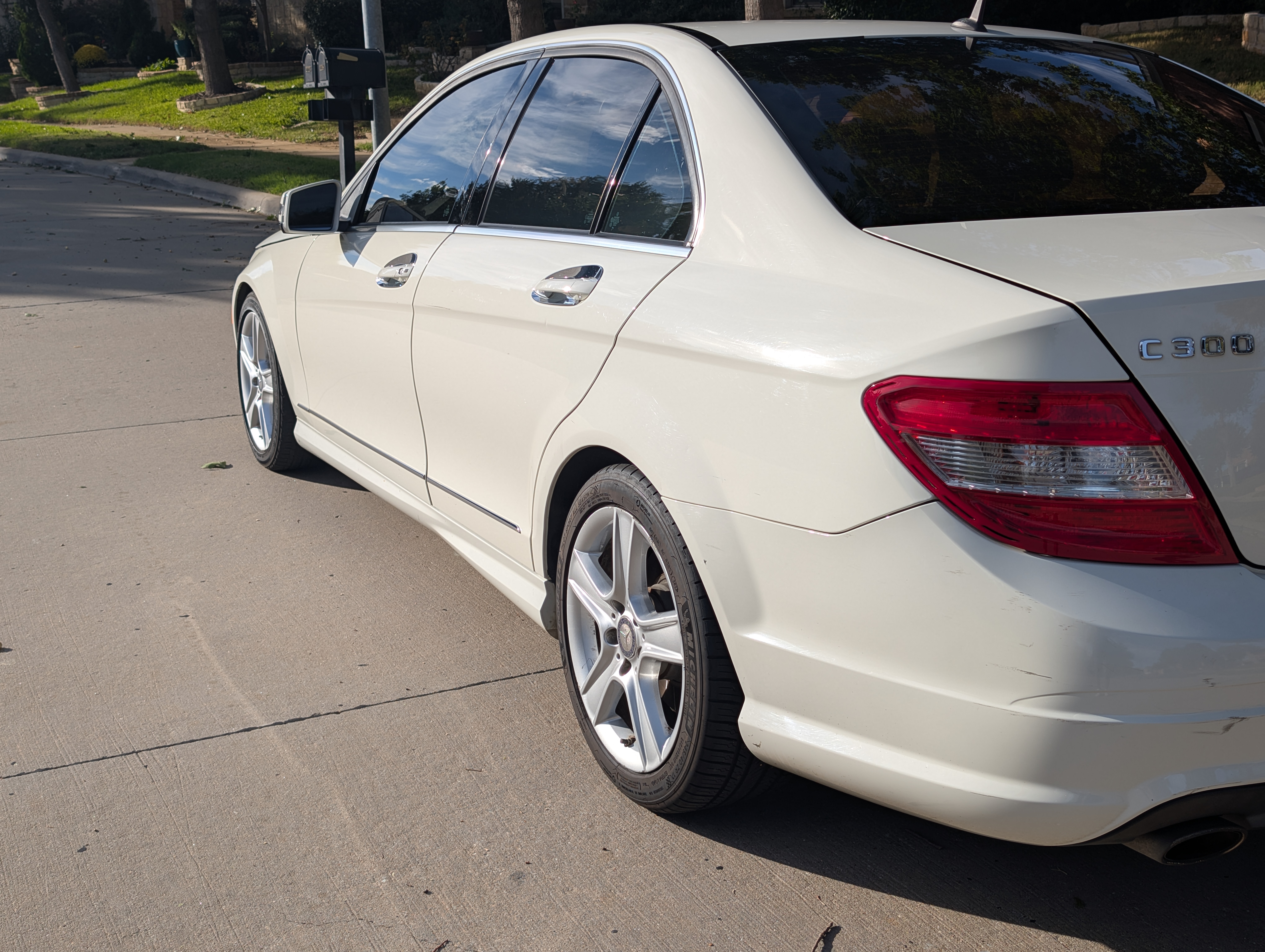 Used 2011 Mercedes-Benz C 300 Sedan image 5
