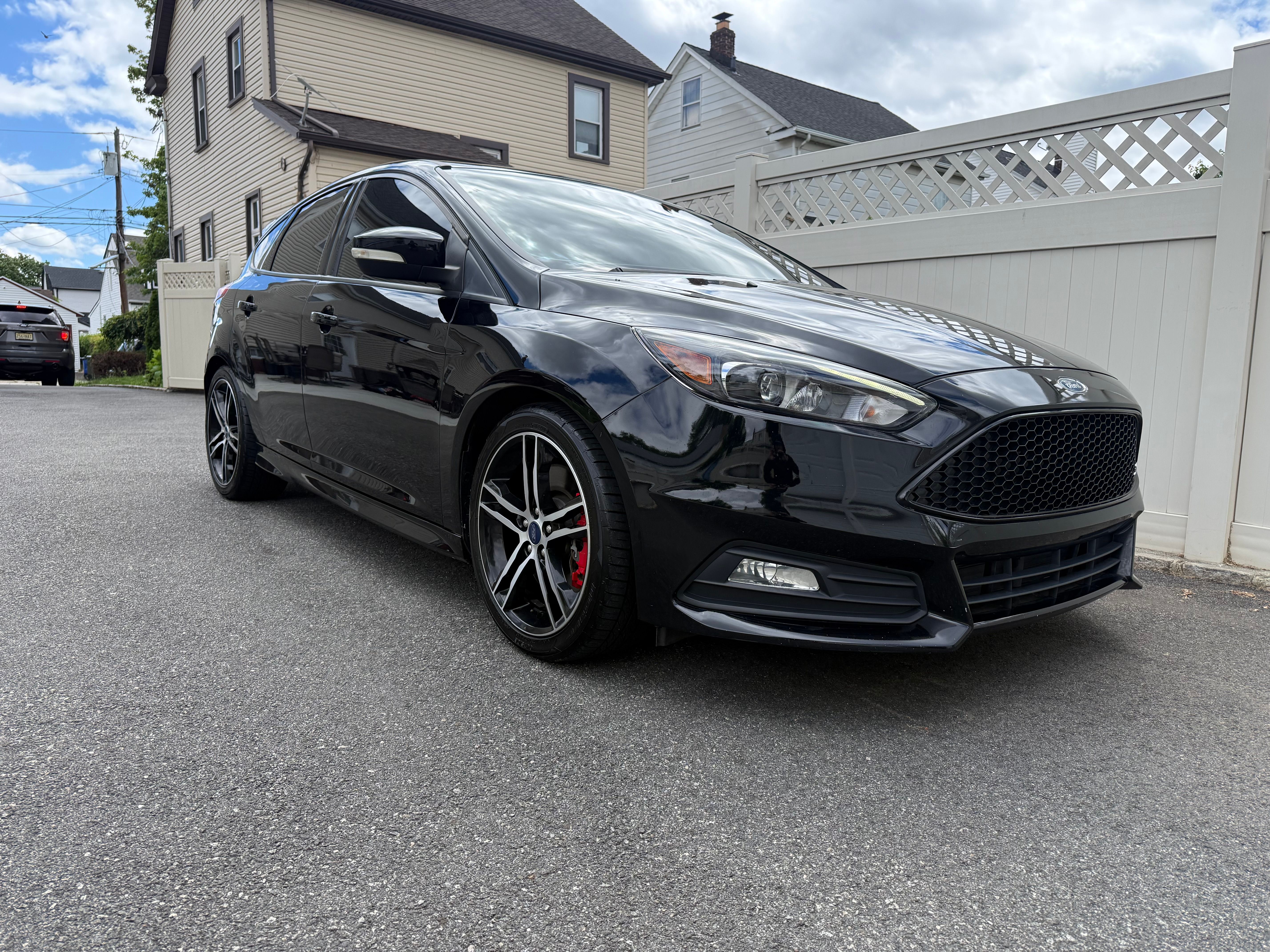 Used 2018 Ford Focus ST w/ Equipment Group 402A FWD image 12
