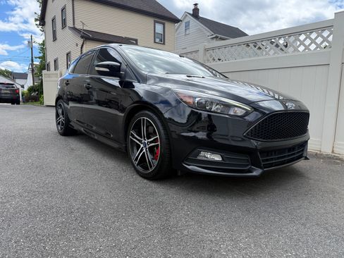 Used 2018 Ford Focus ST w/ Equipment Group 402A FWD image 12
