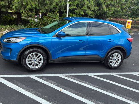 Used 2021 Ford Escape SE AWD/4WD image 1