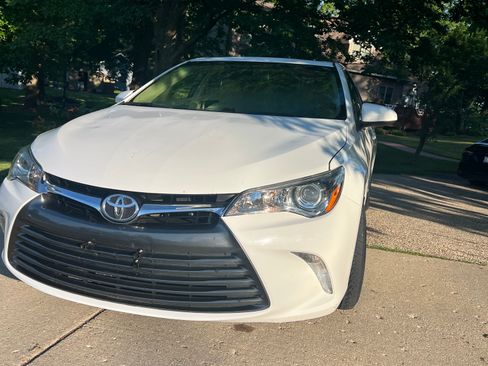 Used 2015 Toyota Camry LE w/ Moonroof Package FWD image 13