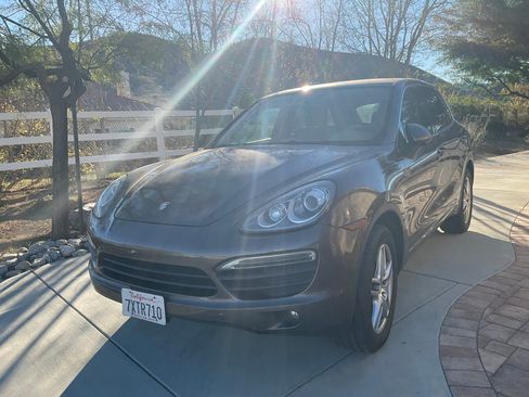 Used 2014 Porsche Cayenne S image 1