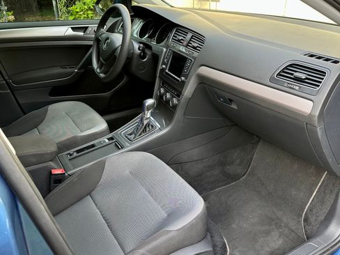 Used 2016 Volkswagen e-Golf SE image 10