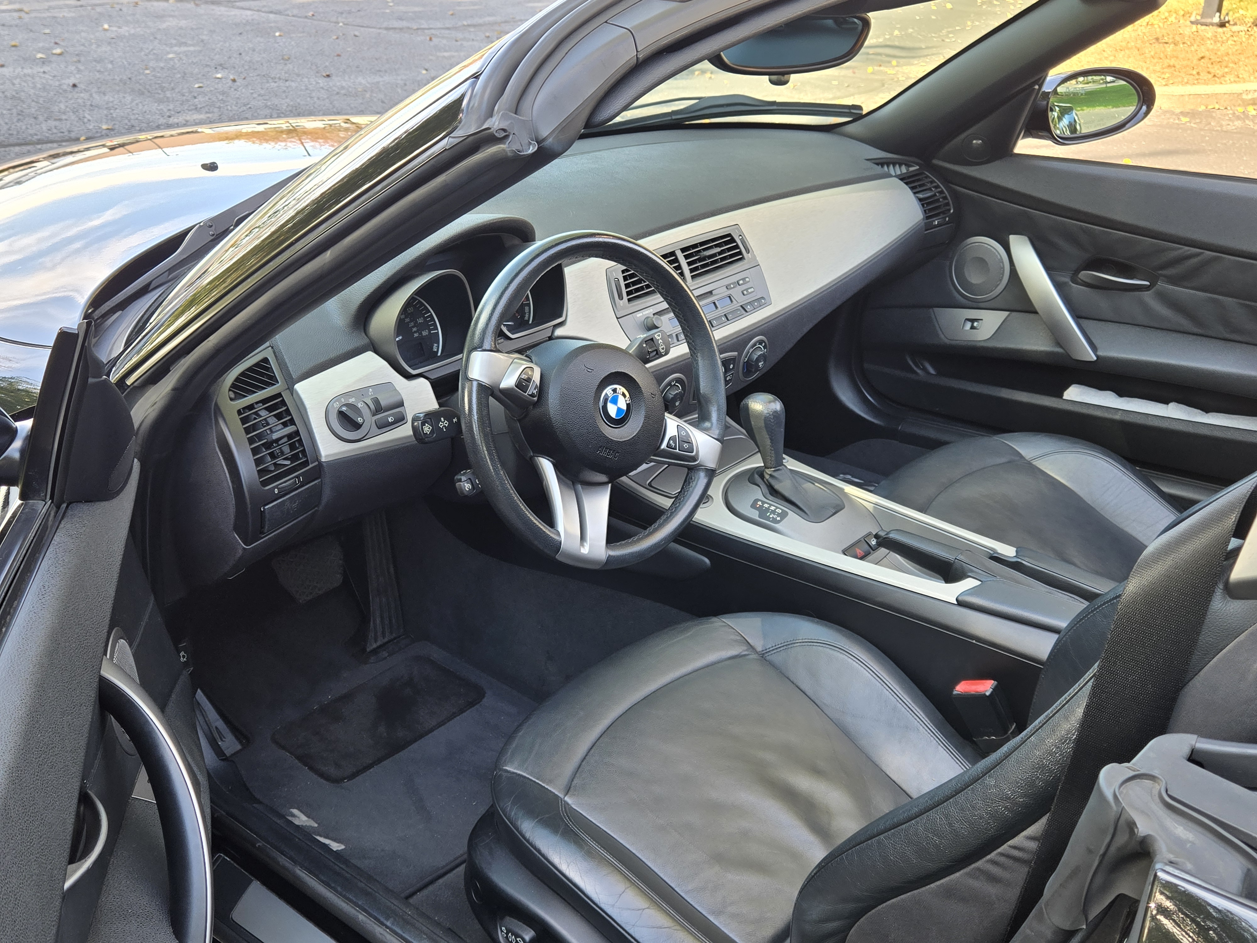 Used 2004 BMW Z4 2.5i RWD image 12