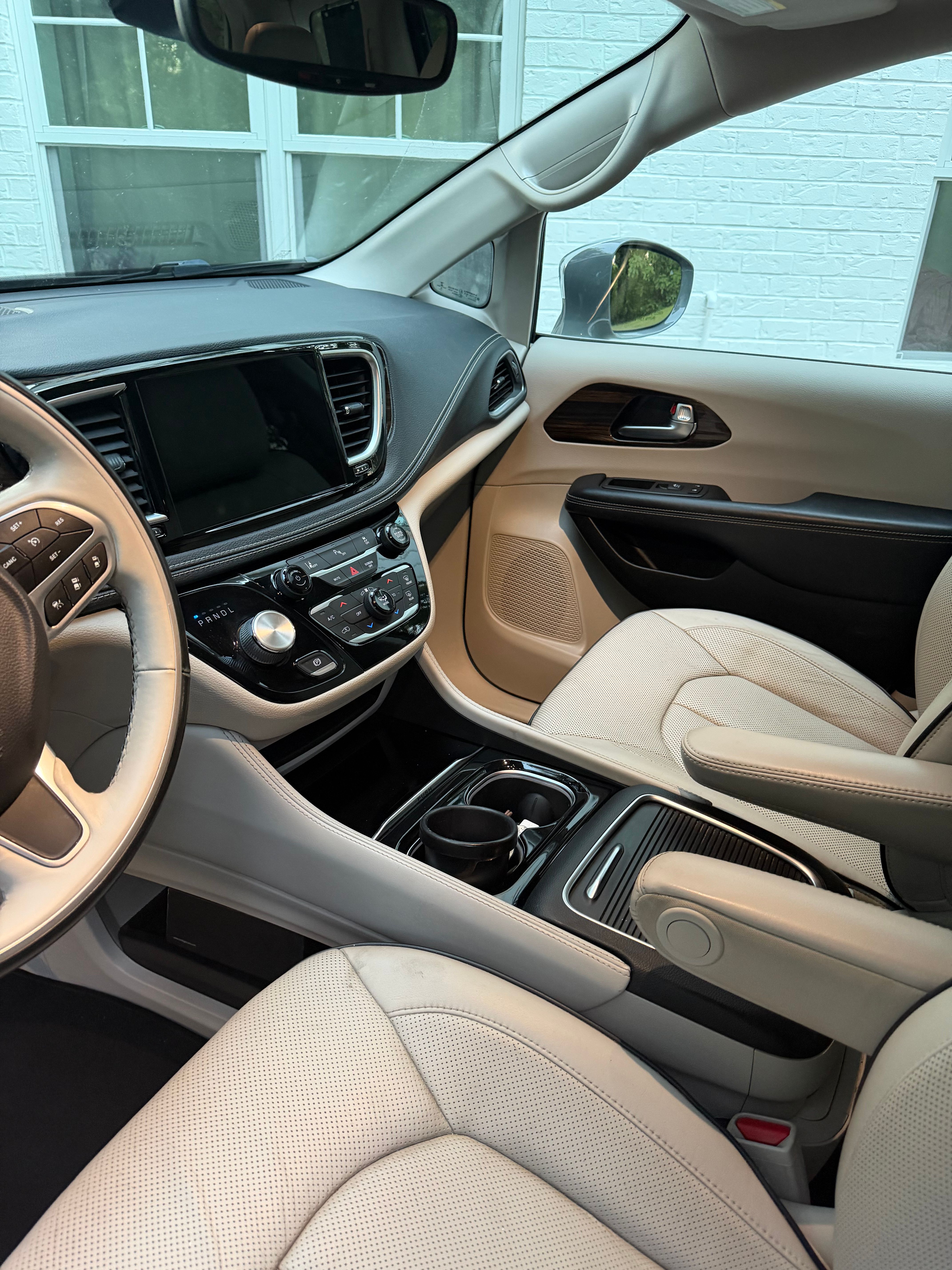 Used 2021 Chrysler Pacifica Limited FWD image 9
