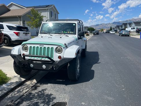 Used 2013 Jeep Wrangler Unlimited Rubicon w/ Connectivity Group image 2