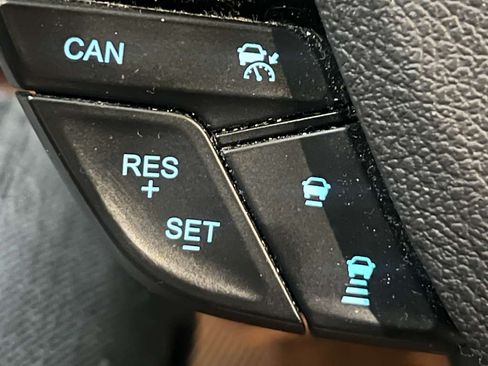 Used 2018 Ford Escape SE w/ Ford Safe & Smart Package image 9