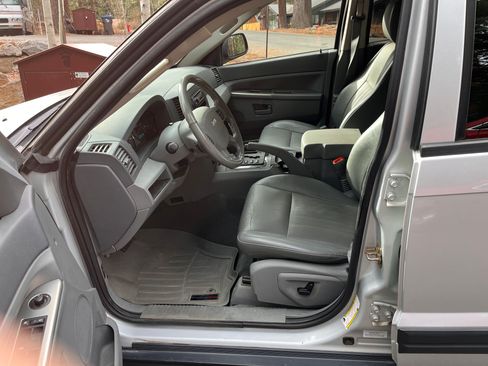 Used 2005 Jeep Grand Cherokee Laredo image 6