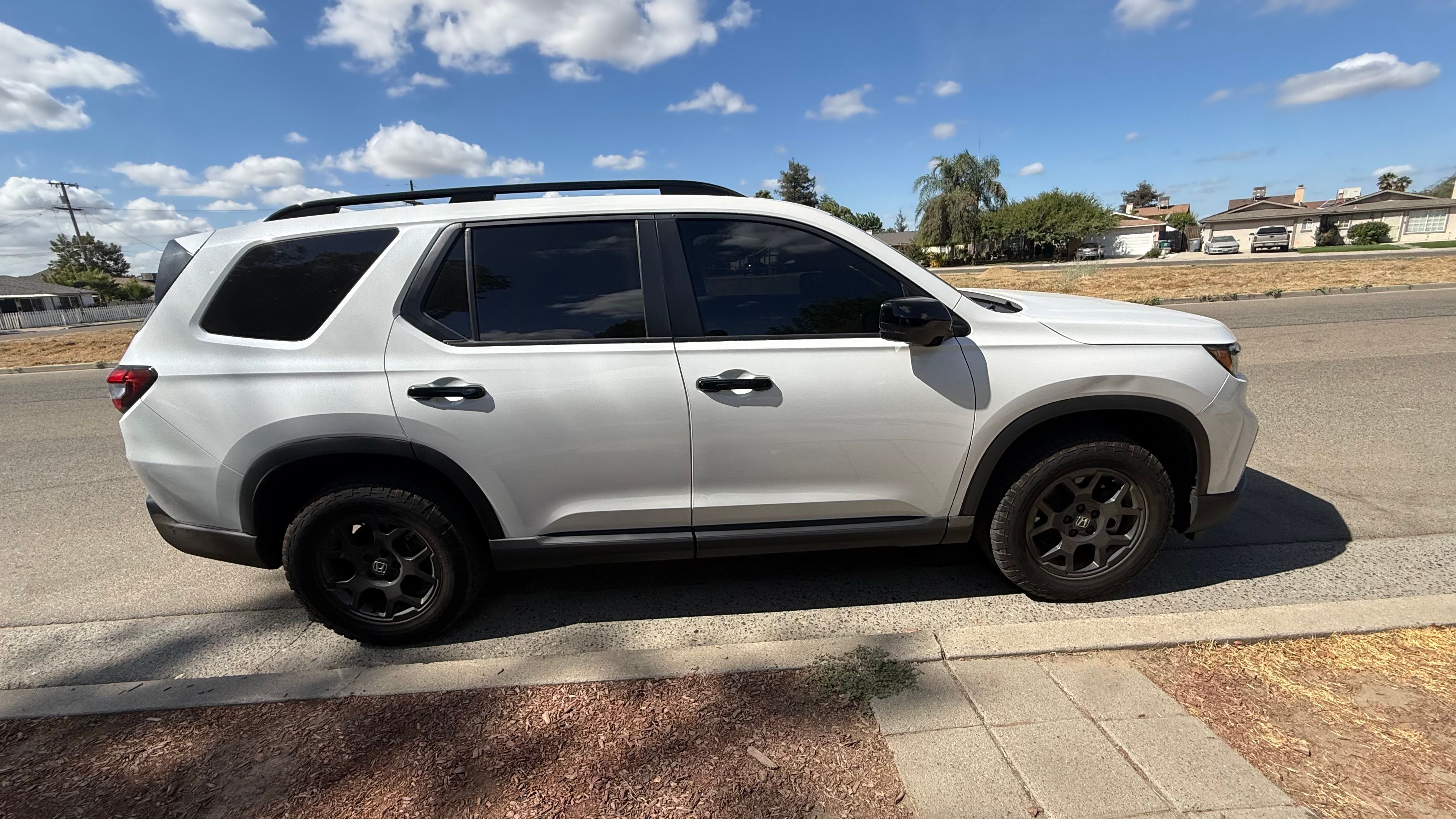 Used 2025 Honda Pilot TrailSport image 5