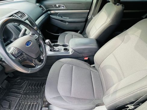 Used 2018 Ford Explorer XLT w/ Equipment Group 201A image 6