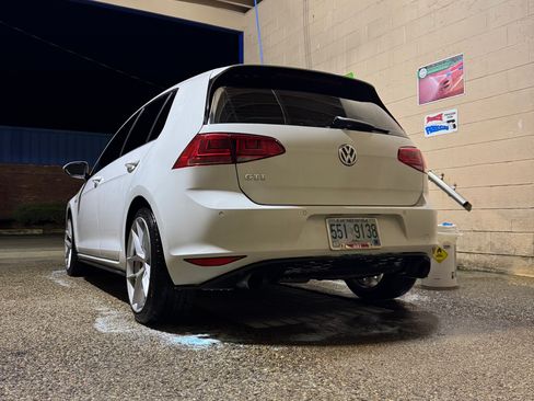 Used 2015 Volkswagen GTI SE image 13
