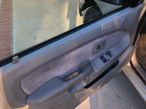 Used 2004 Toyota Tacoma 2WD Xtracab image 12