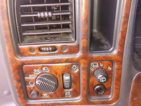 Used 2004 Chevrolet Tahoe LS w/ Cargo Package image 8