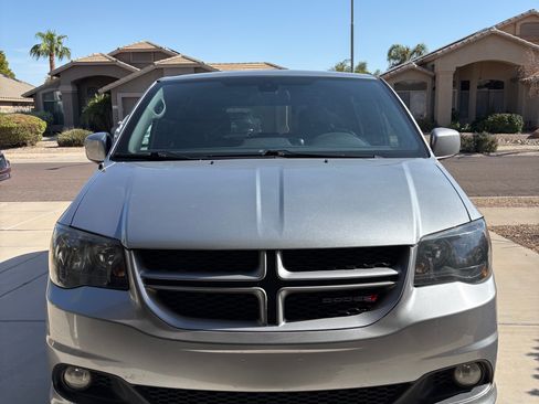 Used 2019 Dodge Grand Caravan GT FWD image 2