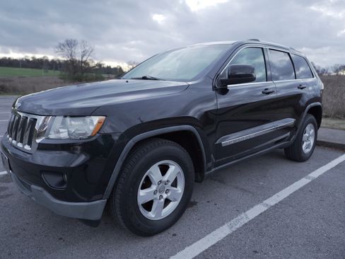 Used 2011 Jeep Grand Cherokee Laredo image 1