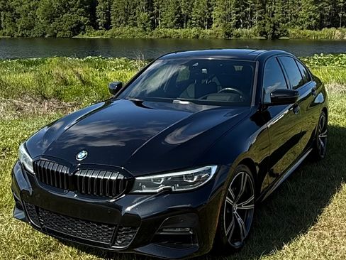 Used 2020 BMW 330i Sedan w/ M Sport Package RWD image 2