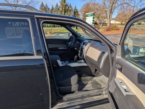 Used 2010 Mercury Mariner 2WD image 14