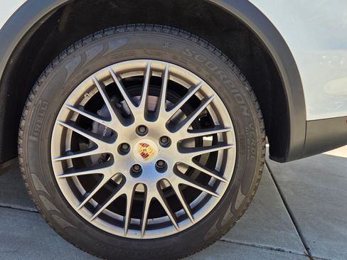 Used 2014 Porsche Cayenne image 21