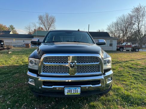 Used 2018 RAM 2500 Laramie w/ Convenience Group image 2
