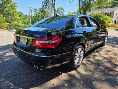 Used 2011 Mercedes-Benz E 550 4MATIC Sedan image 6