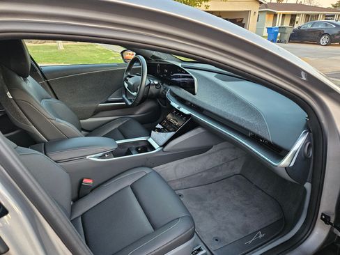 Used 2024 Lucid Air Pure image 9