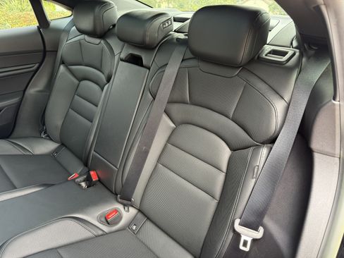 Used 2022 Porsche Taycan 4S image 19