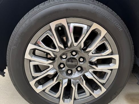 Used 2024 GMC Sierra 1500 Denali Ultimate image 11