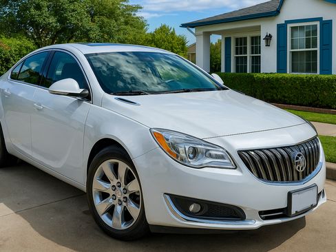 Used 2017 Buick Regal AWD image 1
