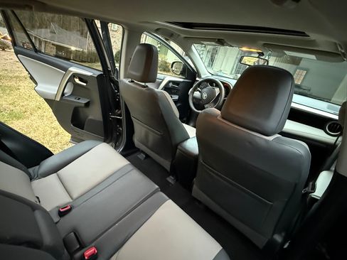 Used 2015 Toyota RAV4 Limited image 15