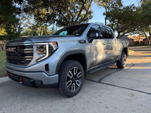 Used 2024 GMC Sierra 1500 AT4 w/ Technology Package image 1