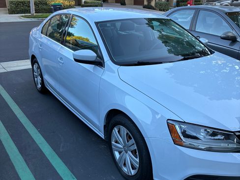 Used 2017 Volkswagen Jetta S image 2