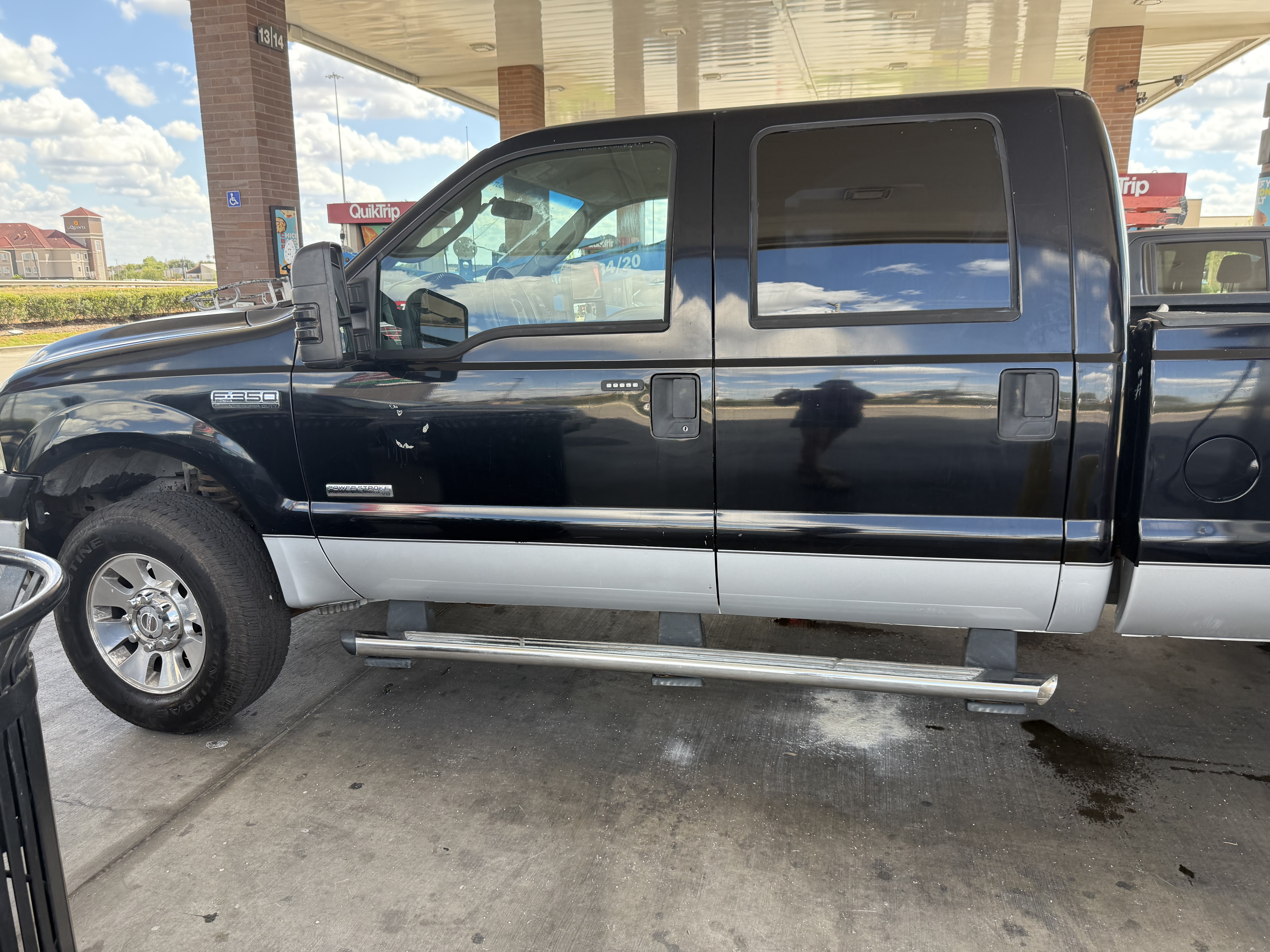 Used 2006 Ford F350 Lariat AWD/4WD image 2