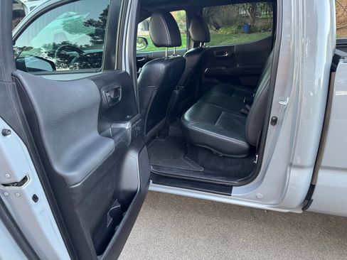 Used 2021 Toyota Tacoma TRD Off-Road w/ TRD Premium Off Road Package image 16