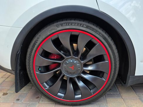 Used 2022 Tesla Model Y Performance image 12