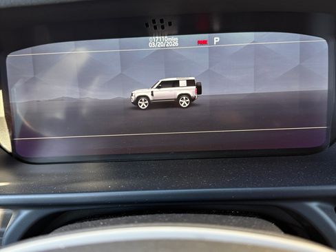 Used 2023 Land Rover Defender 90 SE image 5