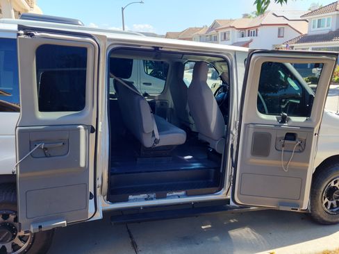 Used 2011 Ford E-350 and Econoline 350 XLT image 12