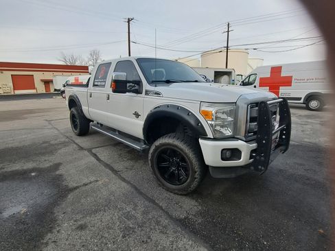 Used 2014 Ford F350 Platinum image 2