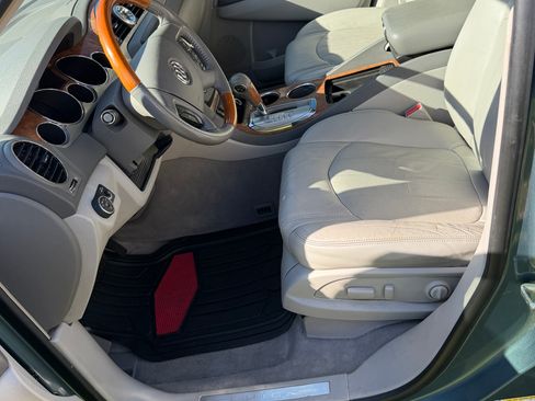 Used 2010 Buick Enclave CXL image 11