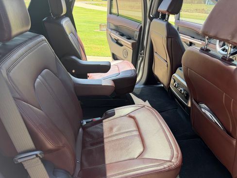 Used 2024 Ford Expedition Limited RWD image 10