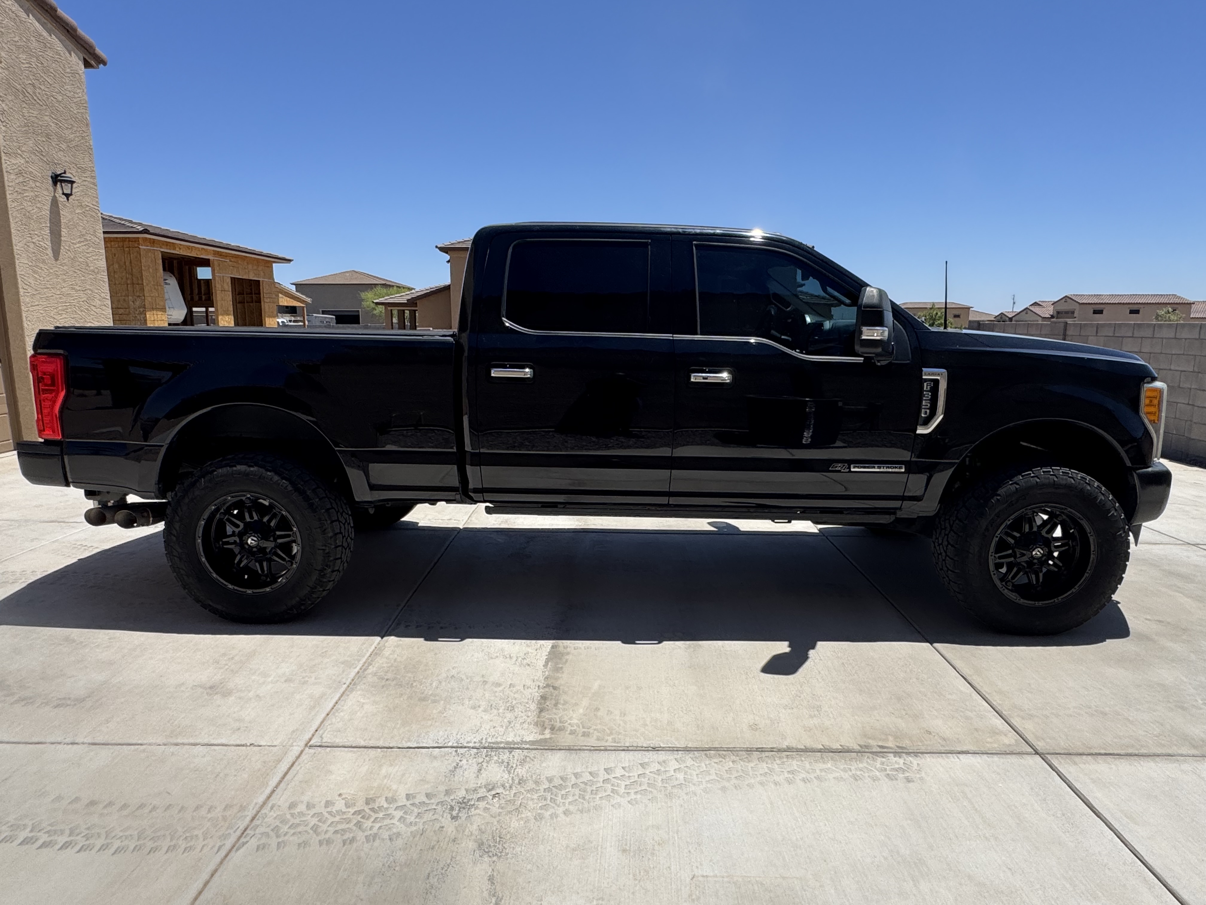Used 2017 Ford F350 Lariat w/ Lariat Ultimate Package AWD/4WD image 4