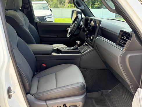 Used 2024 Lexus GX 550 w/ Cold Area Package AWD/4WD image 21